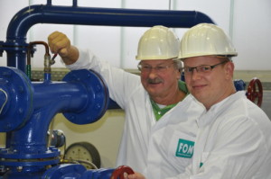 Prof. Dr.-Ing. Jochen Remmel und B.Eng. Daniel Kipp (r.)