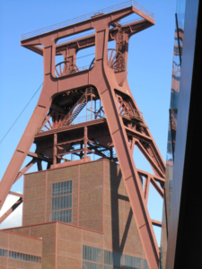 Blick auf den Förderturm von Zollverein