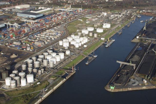 Duisburger Hafen (Foto: Rolf Köppen, duisport)