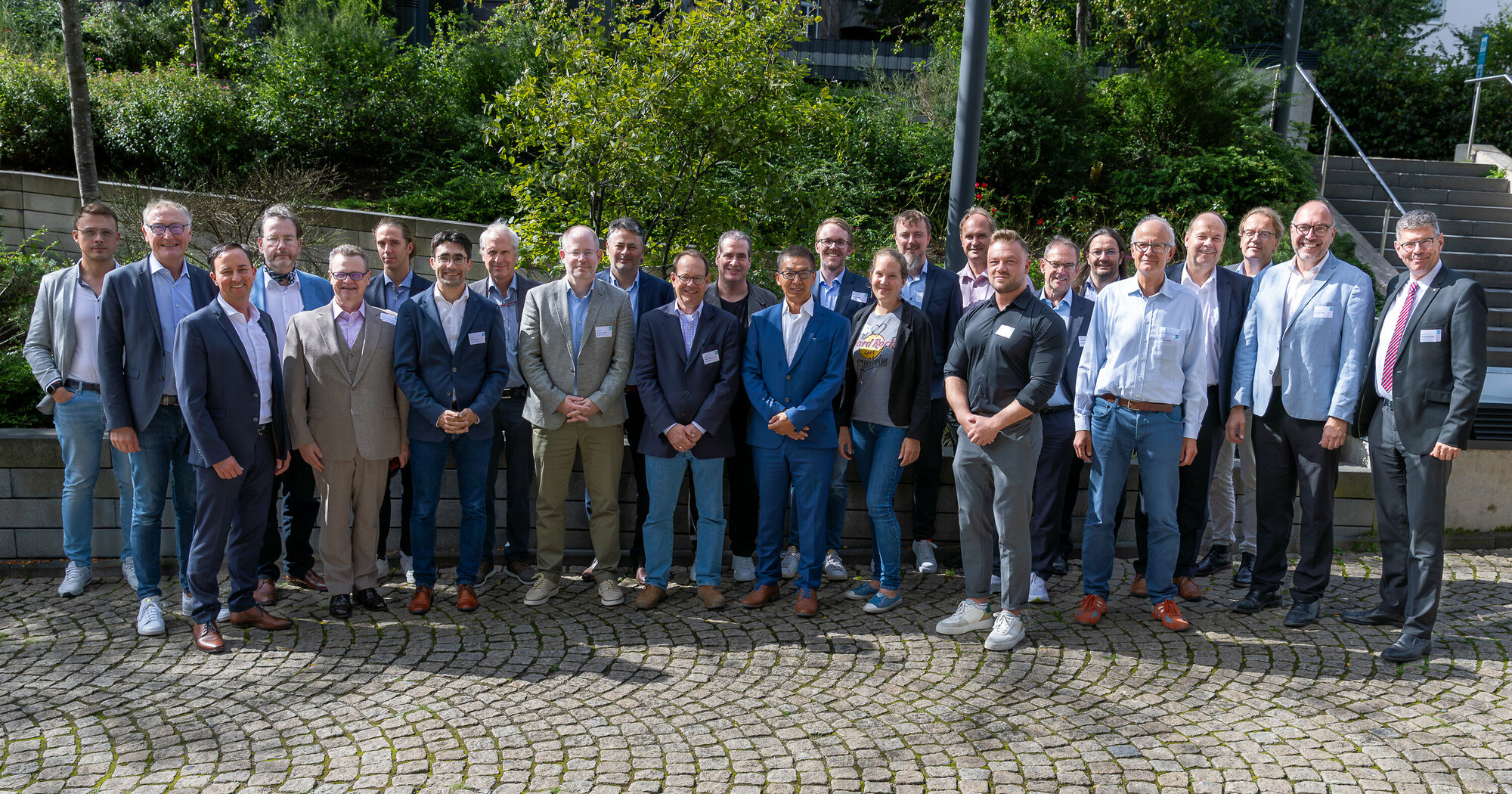 Benni Benassi porno Yetuk porno yulduzning foto toplami