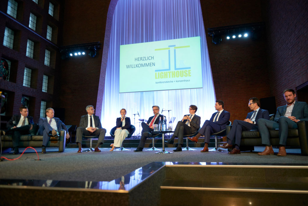 Prof. Dr. Christian Rüttgers, Burkhard Röhrig, Christoph Tönsgerlemann, Dr. Myriam Jahn, Prof. Dr. Stefan Heinemann, Prof. Dr. Gregor Schiele, Björn Zeien, Ulrich Kanders, Nomo Braun (v.l.; Foto: Heike Kandalowski)