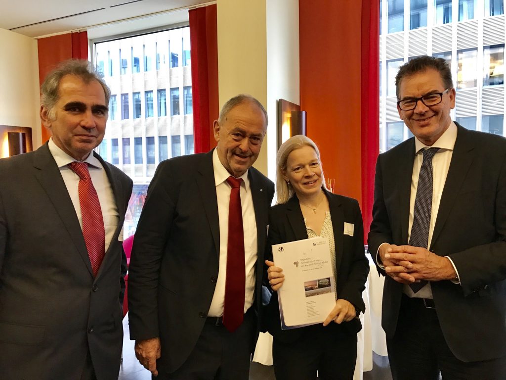 Frithjof Finkbeiner (Club of Rome), Franz Josef Radermacher, Prof. Dr. Estelle Herlyn und Dr. Gerd Müller (v.l.)